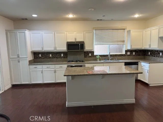 2401 W Avenue P12, Palmdale, California 93551 home-pic-12