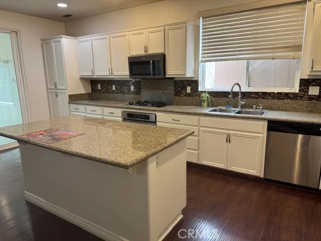 2401 W Avenue P12, Palmdale, California 93551 home-pic-11