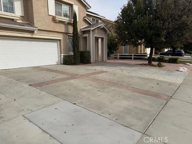 2401 W Avenue P12, Palmdale, California 93551 home-pic-2