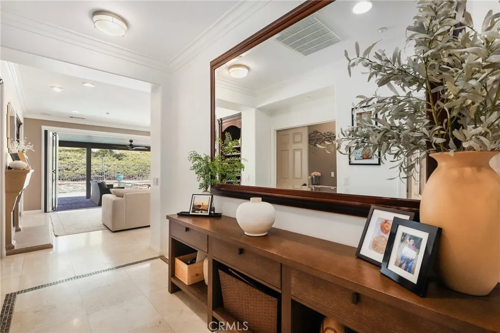 2571 N Skytop Court, Orange, California 92867 home-pic-29