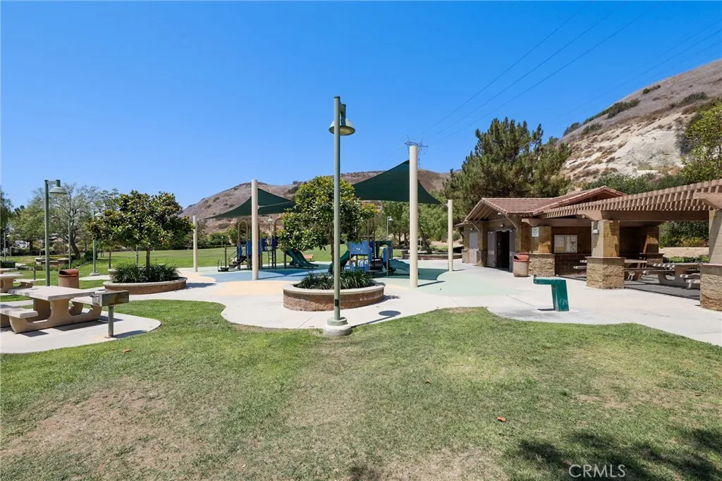2571 N Skytop Court, Orange, California 92867 home-pic-68