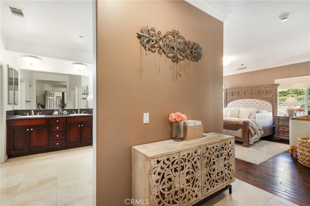 2571 N Skytop Court, Orange, California 92867 home-pic-31