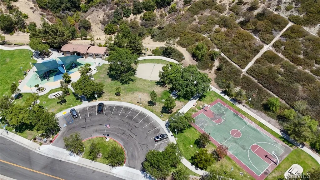 2571 N Skytop Court, Orange, California 92867 home-pic-64