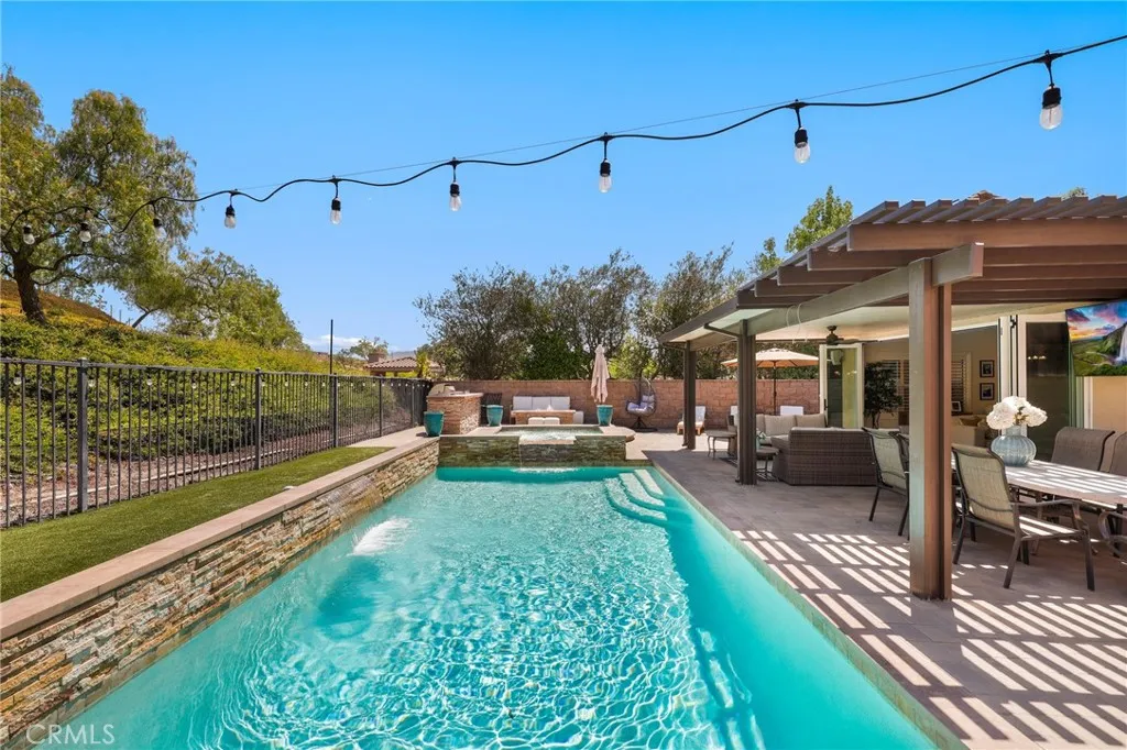 2571 N Skytop Court, Orange, California 92867 home-pic-49