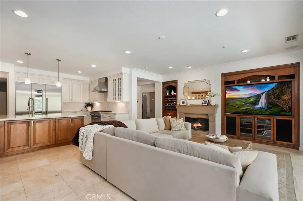 2571 N Skytop Court, Orange, California 92867 home-pic-17
