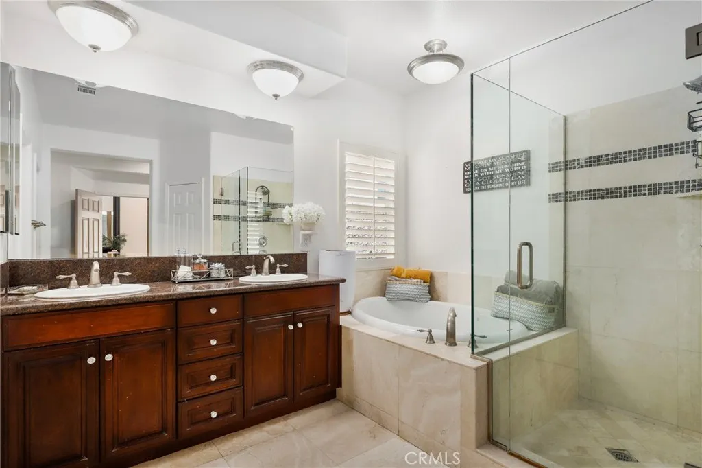 2571 N Skytop Court, Orange, California 92867 home-pic-32