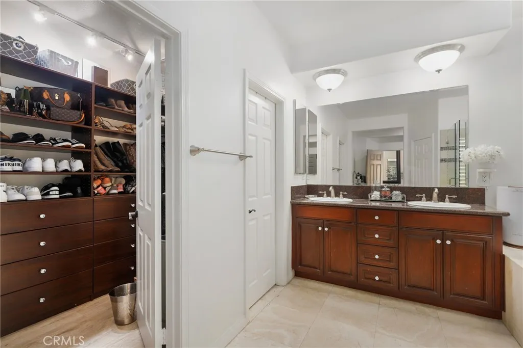 2571 N Skytop Court, Orange, California 92867 home-pic-33