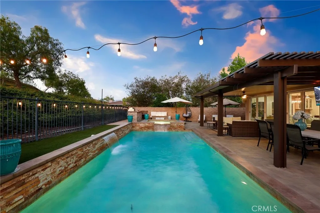 2571 N Skytop Court, Orange, California 92867 home-pic-4