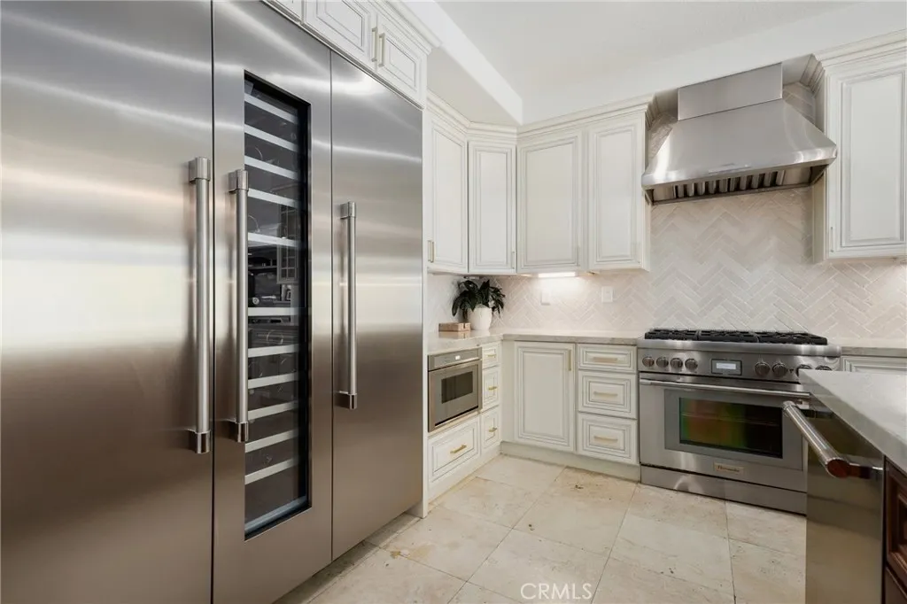 2571 N Skytop Court, Orange, California 92867 home-pic-24