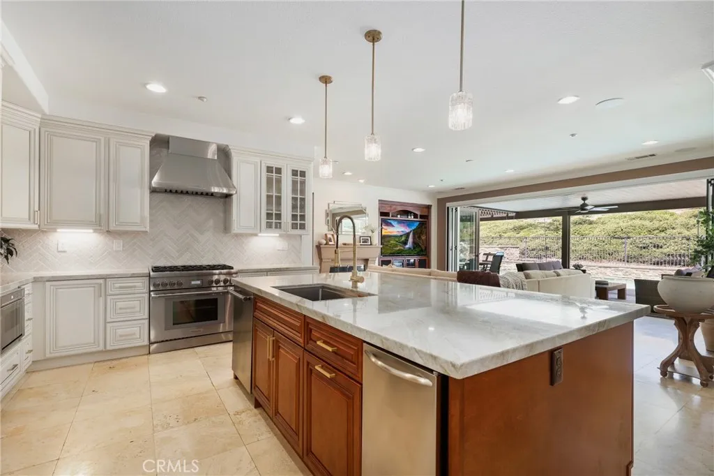 2571 N Skytop Court, Orange, California 92867 home-pic-23