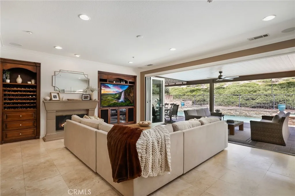 2571 N Skytop Court, Orange, California 92867 home-pic-18