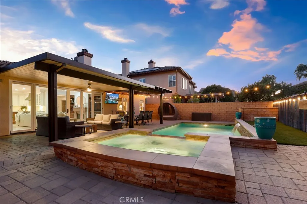 2571 N Skytop Court, Orange, California 92867 home-pic-3