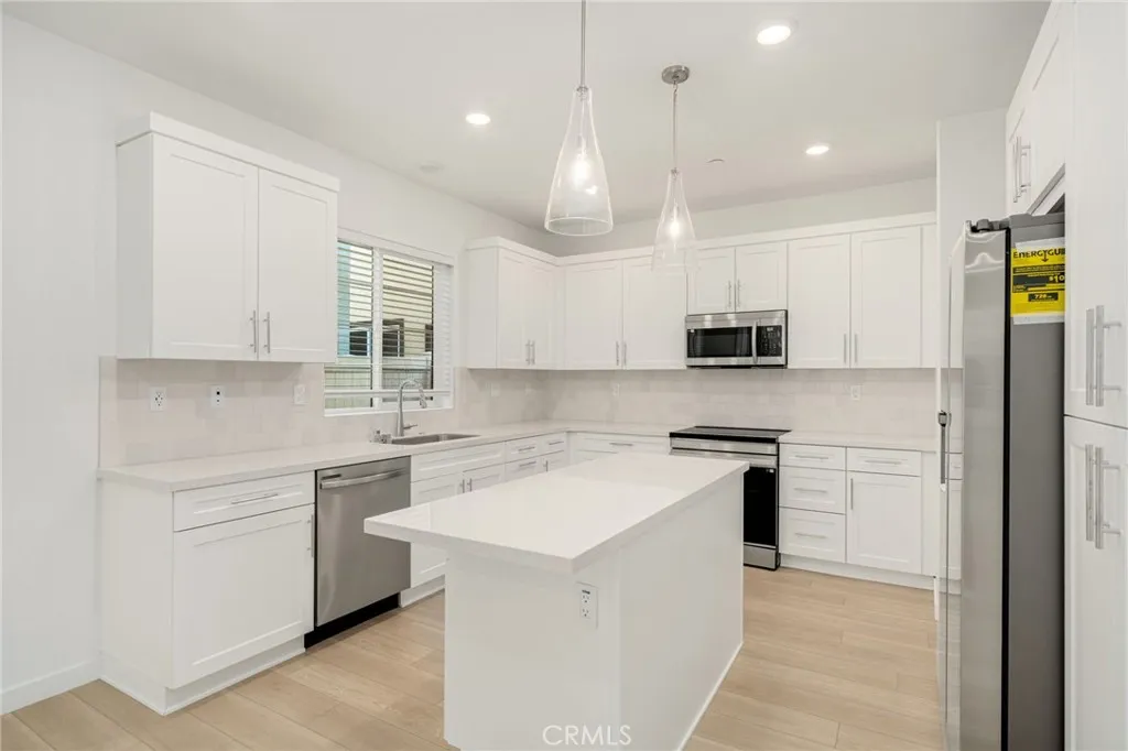 429 Willow Run Lane, Carson, California 90745 home-pic-8