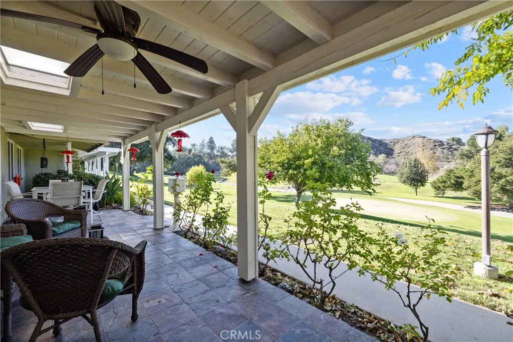 19211 Avenue Of The Oaks A, Newhall, California 91321 home-pic-0