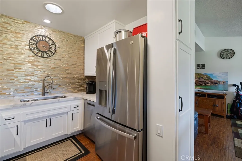 19211 Avenue Of The Oaks A, Newhall, California 91321 home-pic-8