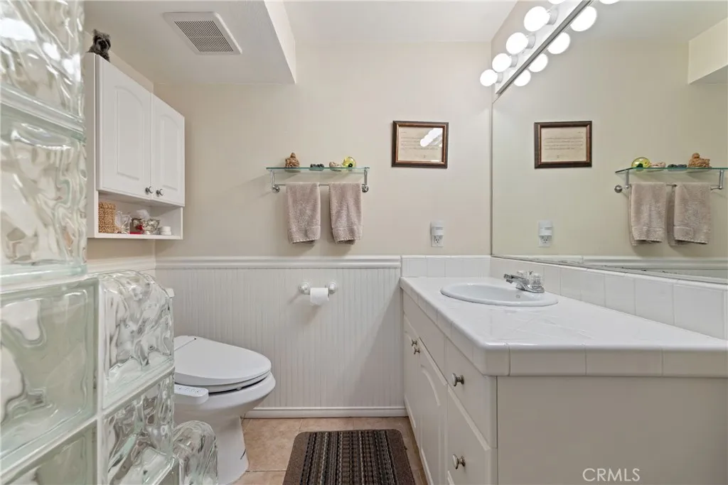 19211 Avenue Of The Oaks A, Newhall, California 91321 home-pic-20