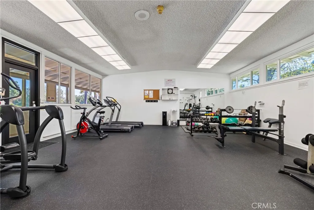 19211 Avenue Of The Oaks A, Newhall, California 91321 home-pic-49