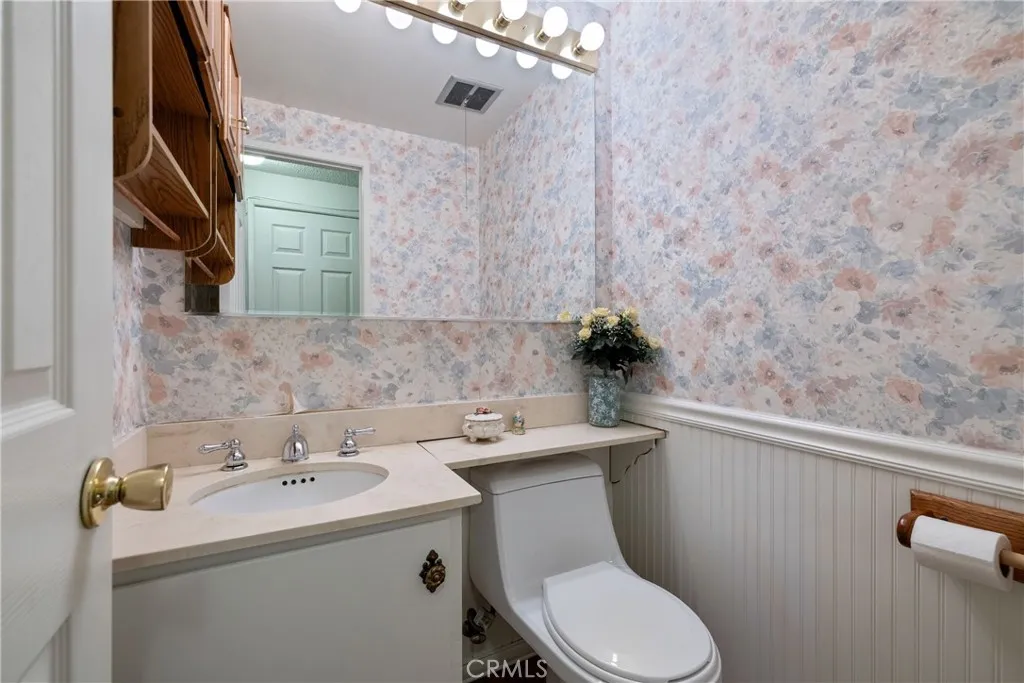 19211 Avenue Of The Oaks A, Newhall, California 91321 home-pic-26