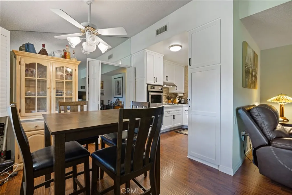19211 Avenue Of The Oaks A, Newhall, California 91321 home-pic-13