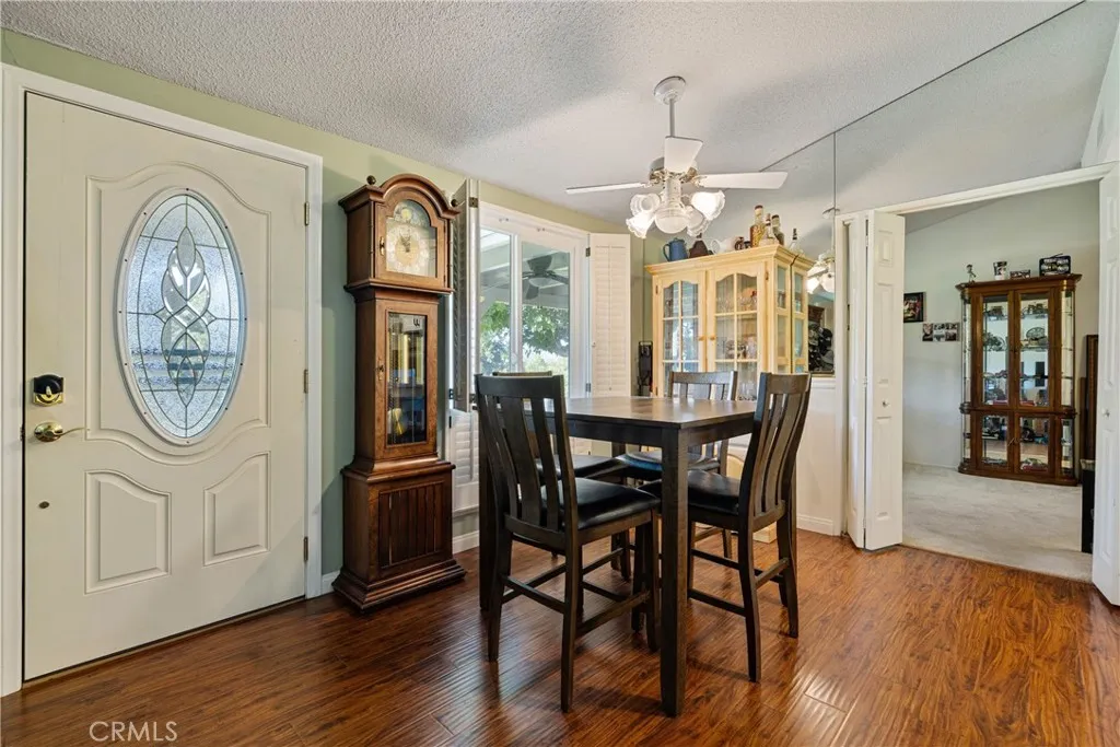 19211 Avenue Of The Oaks A, Newhall, California 91321 home-pic-11