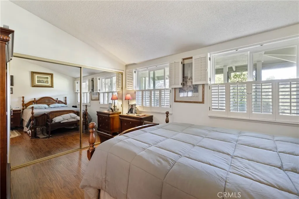 19211 Avenue Of The Oaks A, Newhall, California 91321 home-pic-16