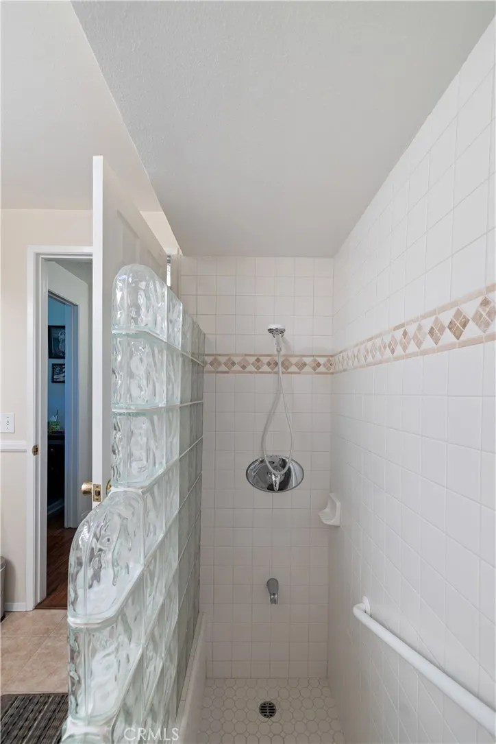 19211 Avenue Of The Oaks A, Newhall, California 91321 home-pic-21