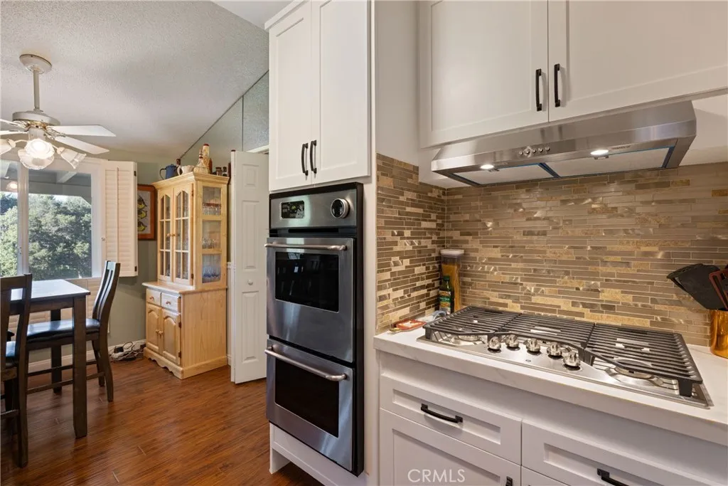 19211 Avenue Of The Oaks A, Newhall, California 91321 home-pic-10