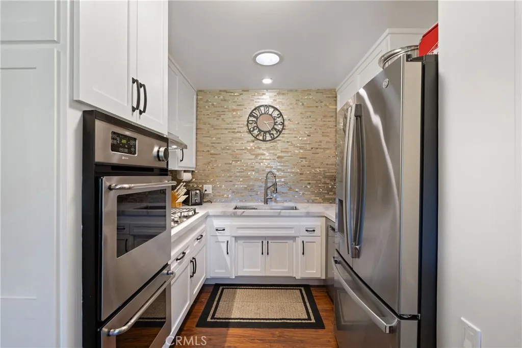 19211 Avenue Of The Oaks A, Newhall, California 91321 home-pic-6