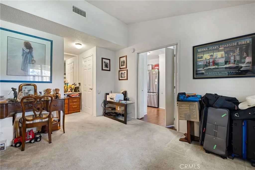 19211 Avenue Of The Oaks A, Newhall, California 91321 home-pic-23