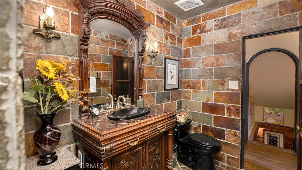 2510 N Park Boulevard, Santa Ana, California 92706 home-pic-45