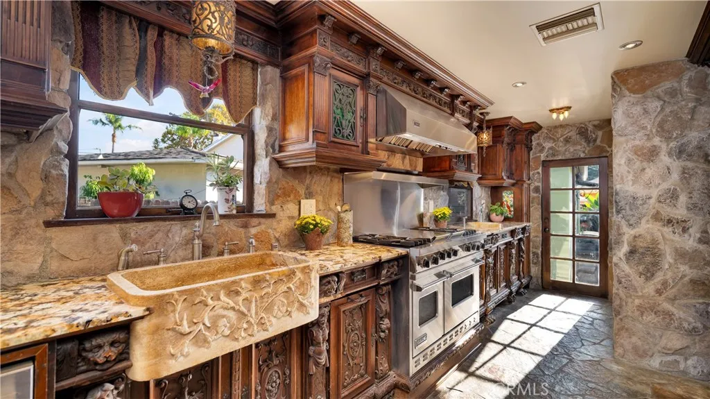 2510 N Park Boulevard, Santa Ana, California 92706 home-pic-24