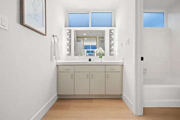 30 Lorton Avenue 105, Burlingame, California 94010