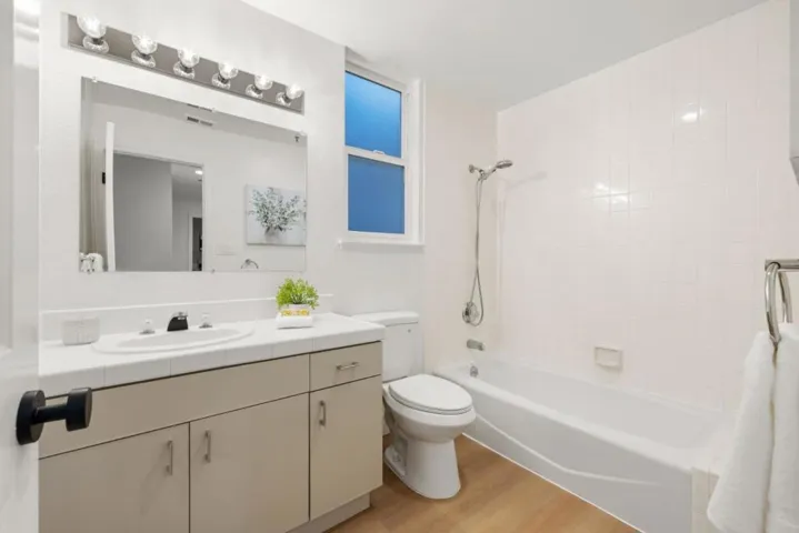 30 Lorton Avenue 105, Burlingame, California 94010