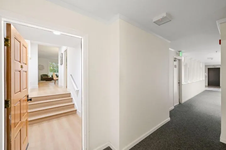 30 Lorton Avenue 105, Burlingame, California 94010