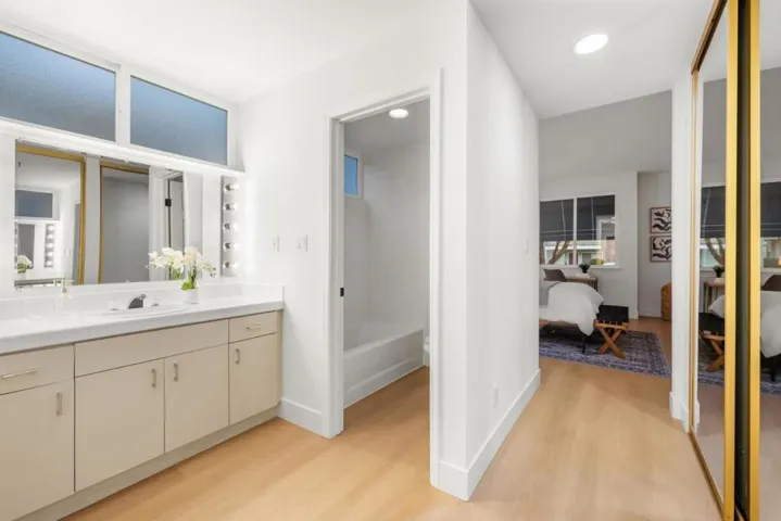 30 Lorton Avenue 105, Burlingame, California 94010