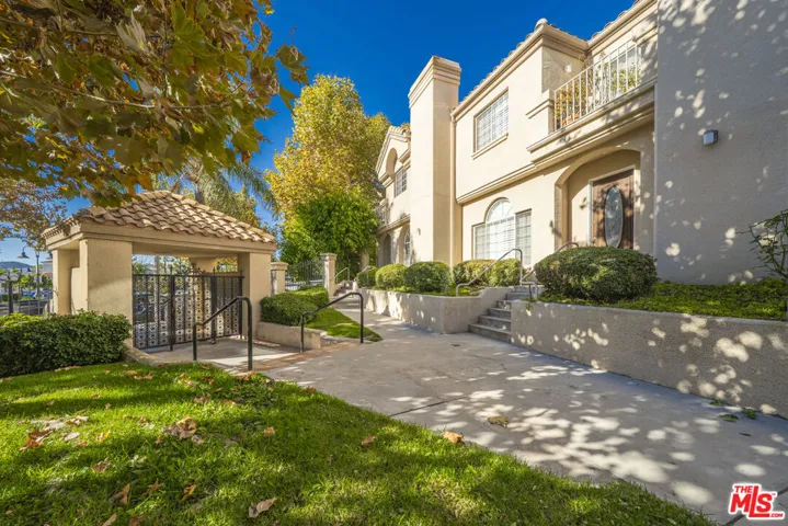 4520 Pennsylvania Avenue 119, La Crescenta, California 91214