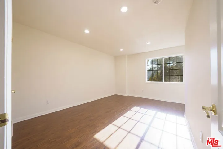 4520 Pennsylvania Avenue 119, La Crescenta, California 91214