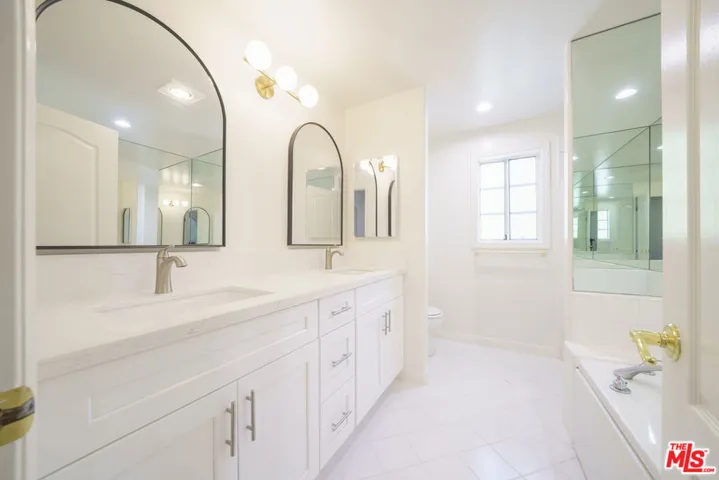 4520 Pennsylvania Avenue 119, La Crescenta, California 91214