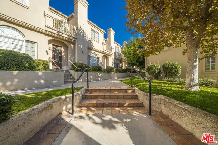 4520 Pennsylvania Avenue 119, La Crescenta, California 91214
