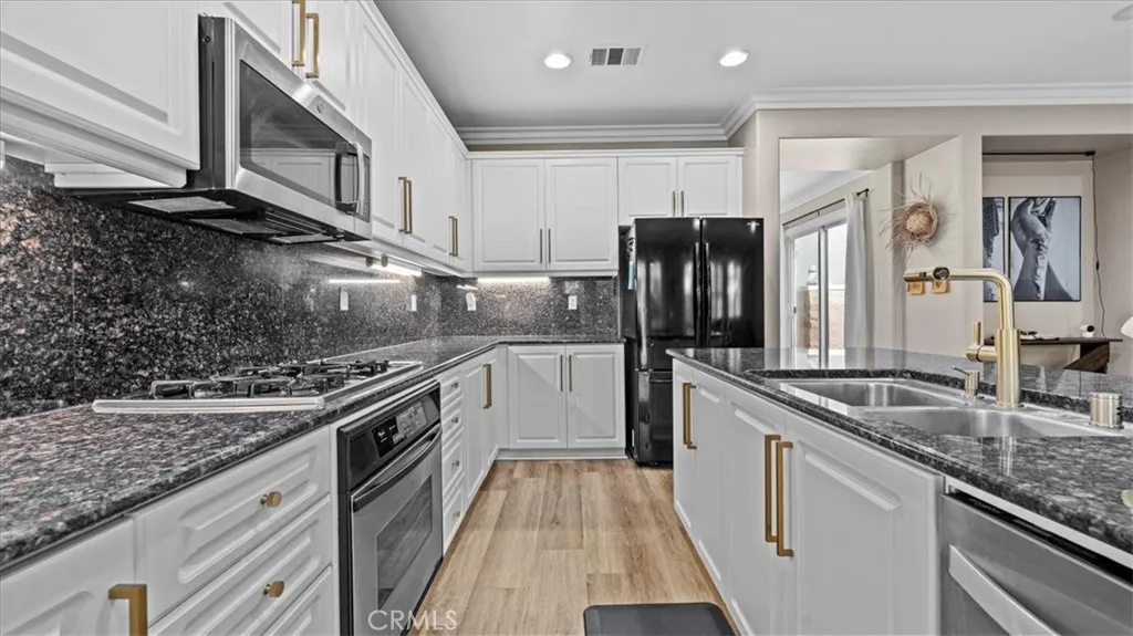 8079 Gulfstream Street, Chino, California 91708 home-pic-12