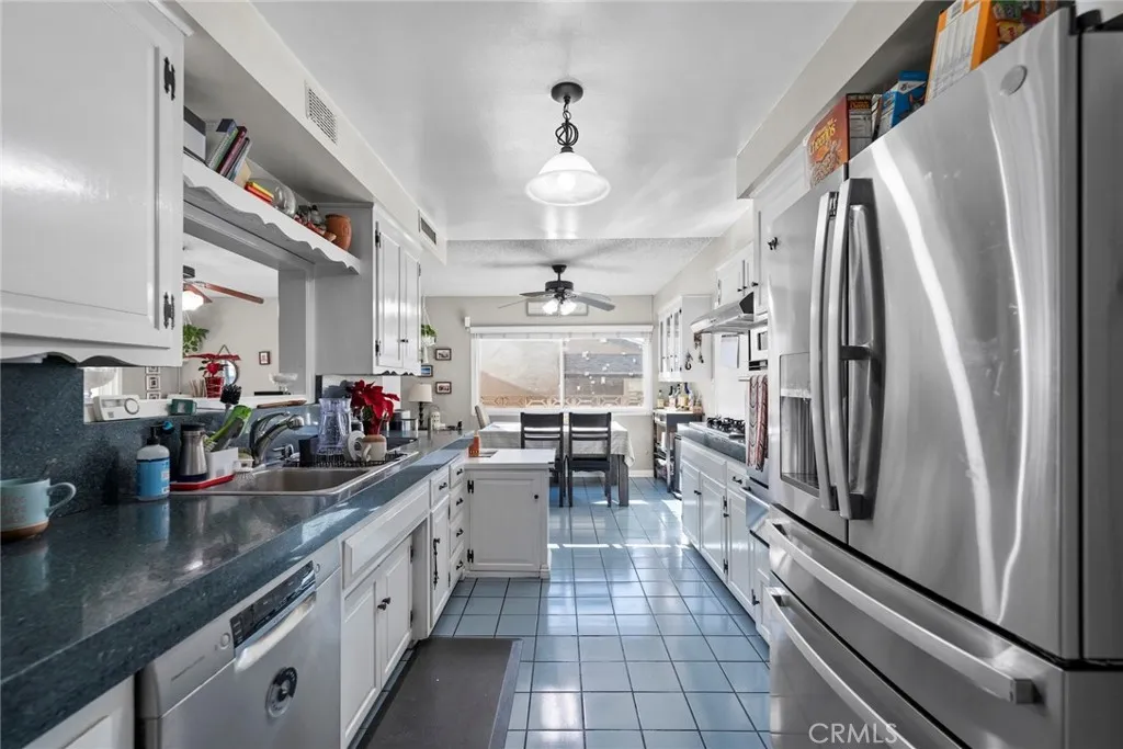 2066 Royalty, Pomona, California 91767 home-pic-8