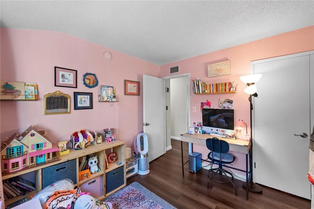 2066 Royalty, Pomona, California 91767 home-pic-24