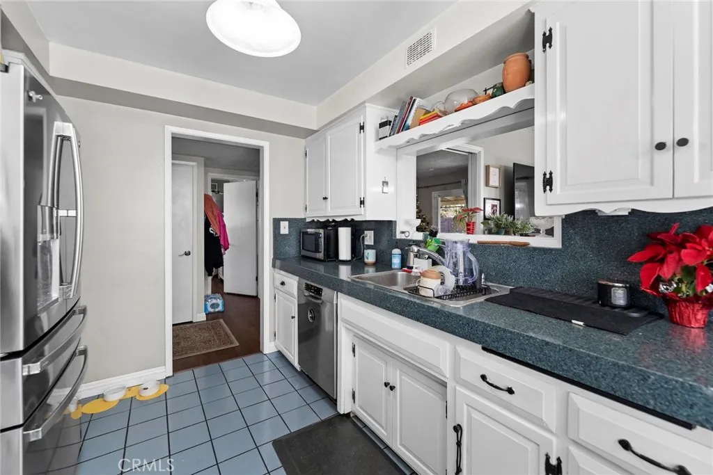 2066 Royalty, Pomona, California 91767 home-pic-9