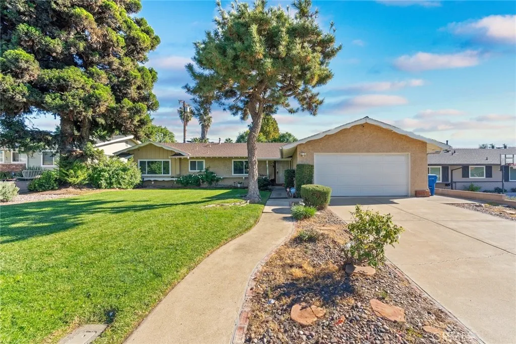 2066 Royalty, Pomona, California 91767 home-pic-2