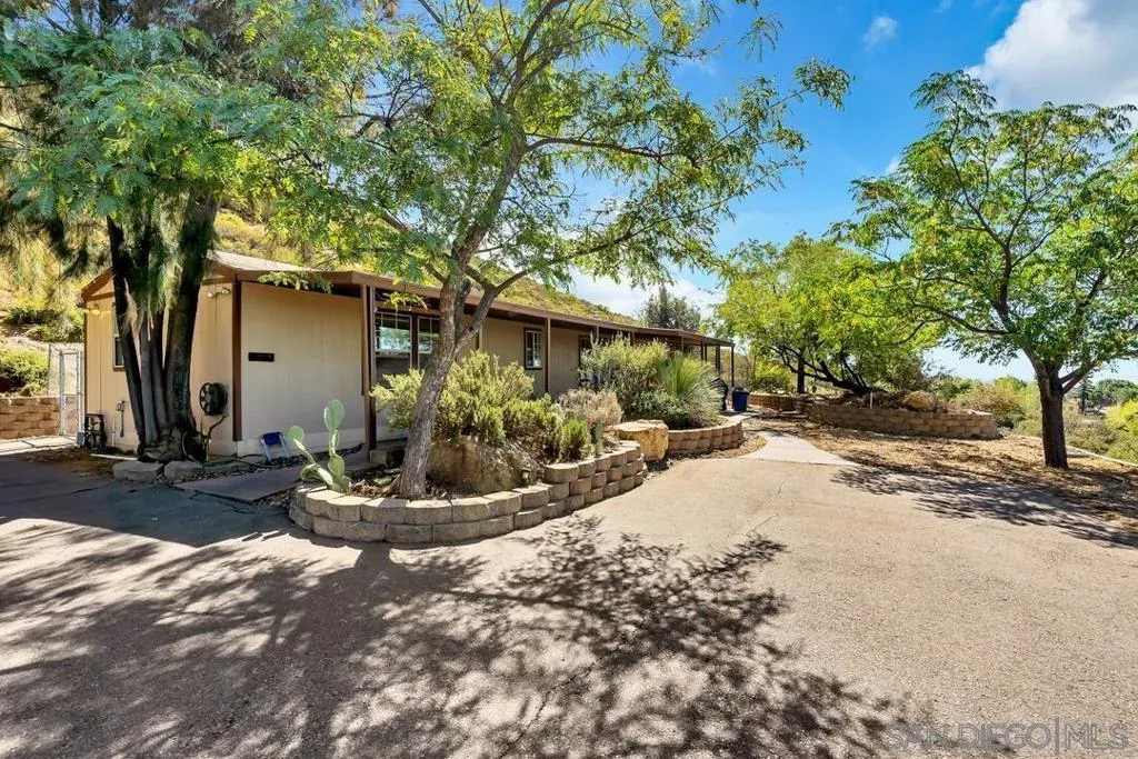 23611 13 Old Ranch Rd, Alpine, California 91901 home-pic-4