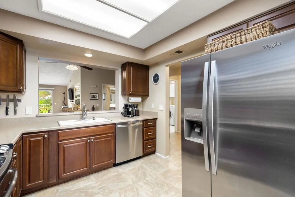 285 Desert Falls Drive E, Palm Desert, California 92211 home-pic-26