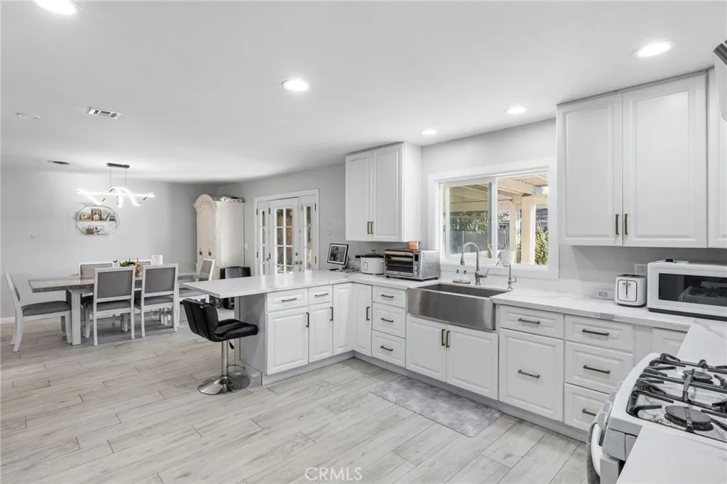 1929 E Oakland, Hemet, California 92544 home-pic-15