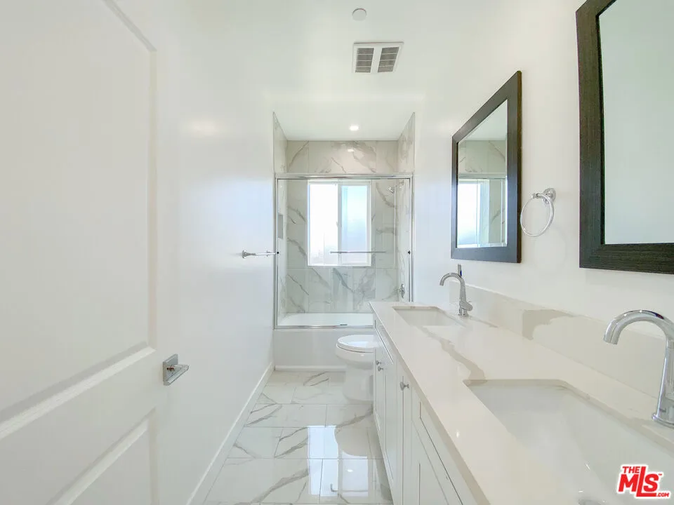 6754 W 86th Place, Los Angeles, California 90045 home-pic-20