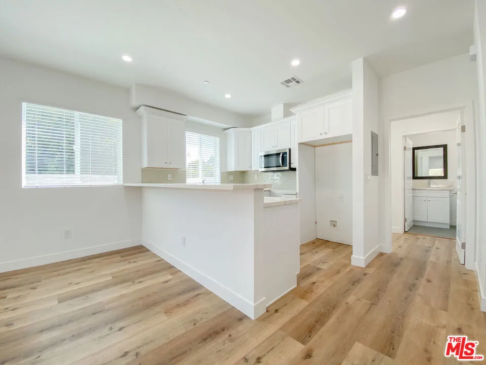 6754 W 86th Place, Los Angeles, California 90045 home-pic-4