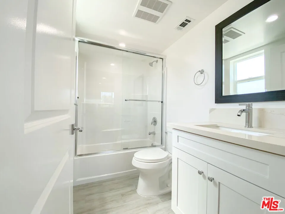 6754 W 86th Place, Los Angeles, California 90045 home-pic-8